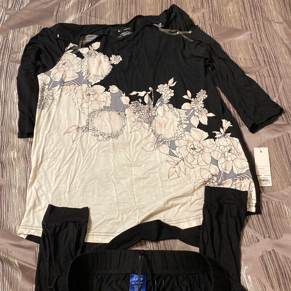 Apt 9 women’s pajama set Size M New with Tags